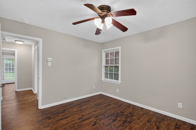 Building Photo - 5418 Grand Lake St