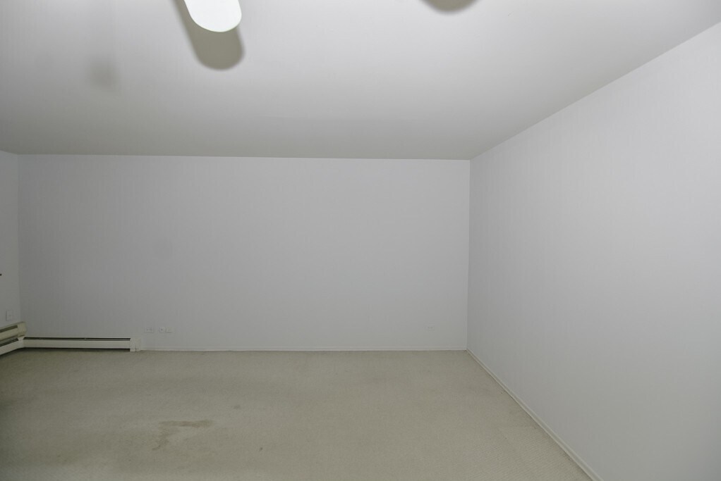 Building Photo - 650 W Wrightwood Ave