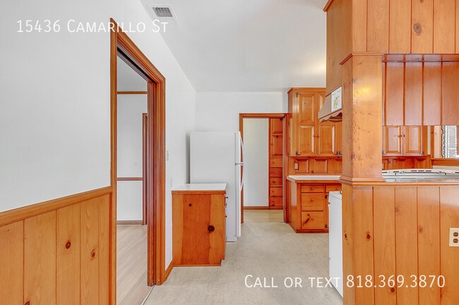 Building Photo - 15436 Camarillo St