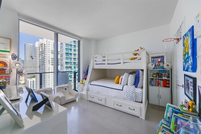 Building Photo - 68 SE 6th St