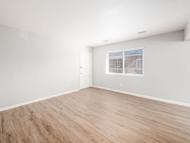 Building Photo - 620 Riverview Dr