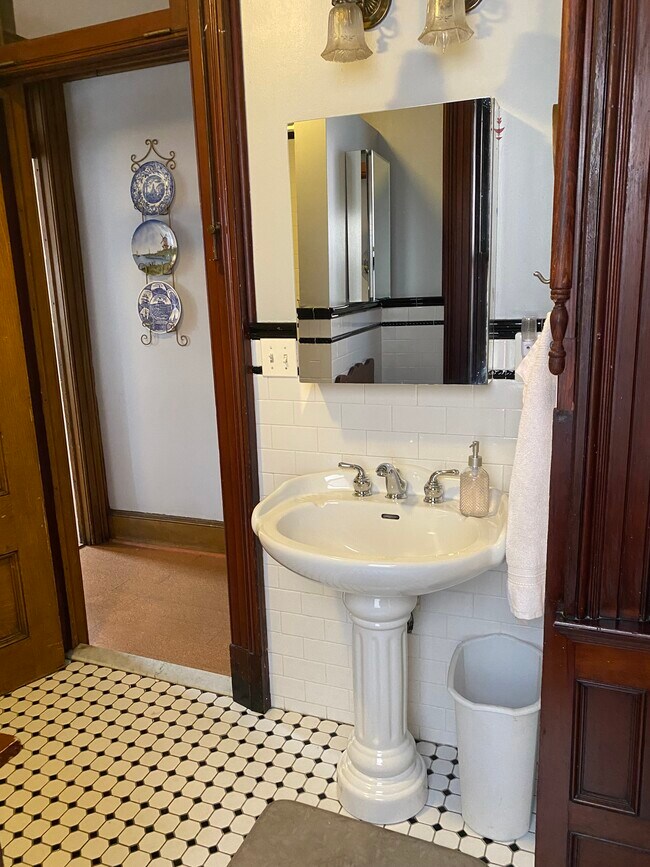 Building Photo - 182 Washington Ave