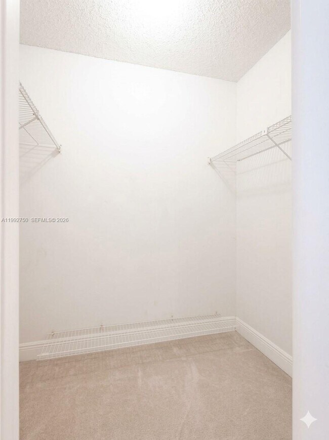 Building Photo - 357 Lakeview Dr