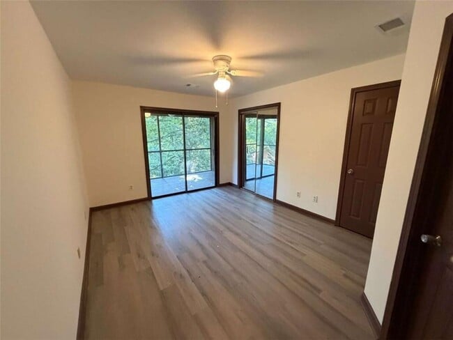 Building Photo - 1702 Pine Tree Dr