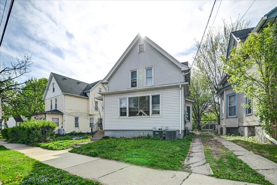 Building Photo - 205 S Fair Oaks Ave