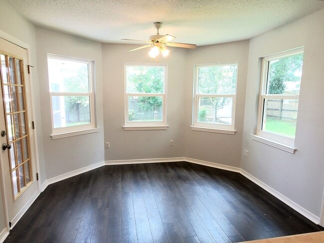 Building Photo - Well cared for 3 Bedroom, 2 Bath Home in Copperfield Subdivision in Pace.