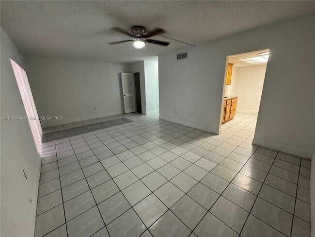 Building Photo - 921 W 80th Pl