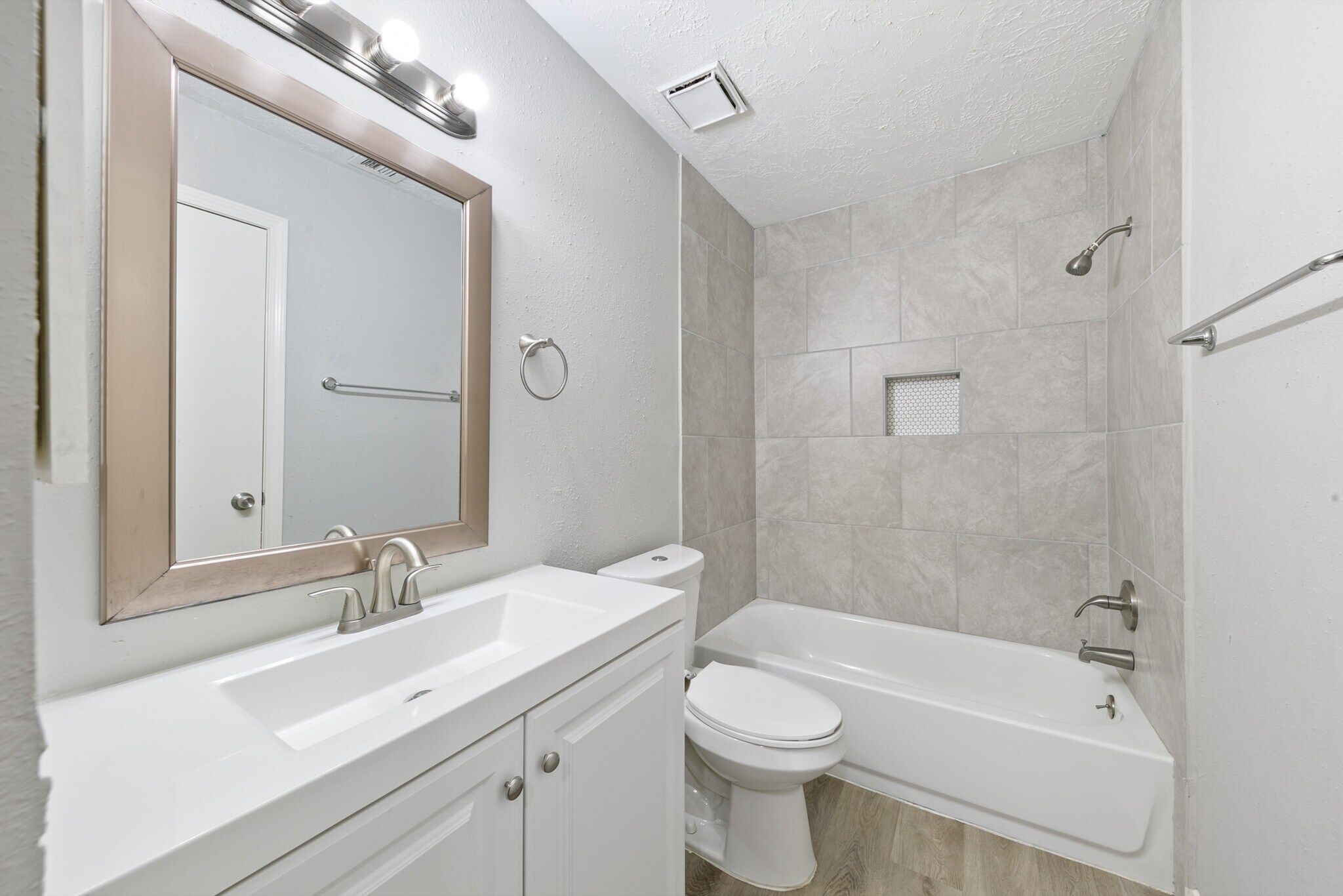 Building Photo - 10530 Rippling Fields Dr