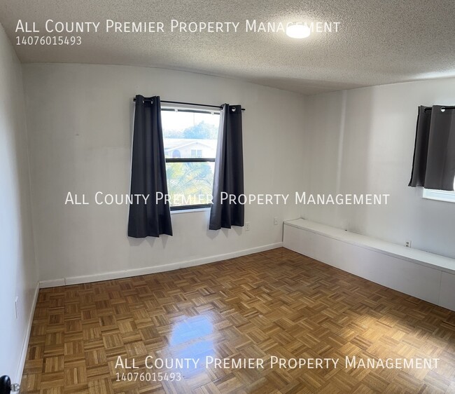 Building Photo - Nice Rooms For Rent For Young Professional...