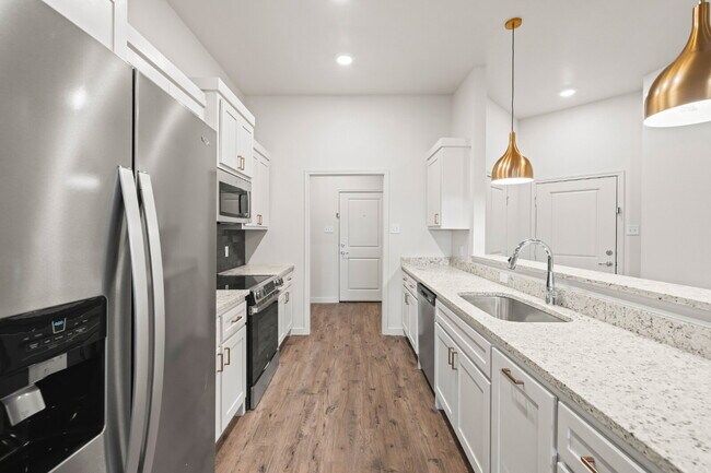 Building Photo - Like-new duplex in Frenship East!