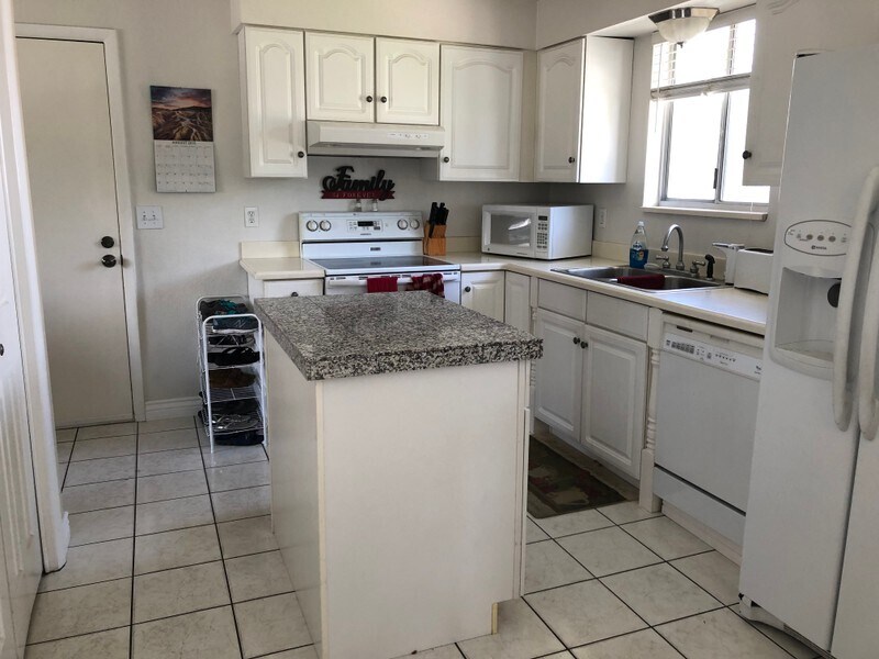 Building Photo - 15 E 600 S