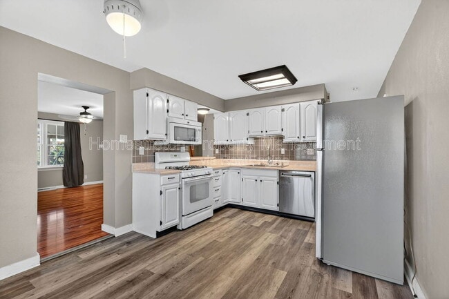 Building Photo - 1255 St Antoine St