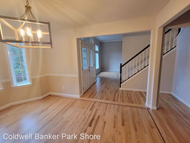 Building Photo - 4 br, 3.5 bath House - 6961 Wentworth Ave SW