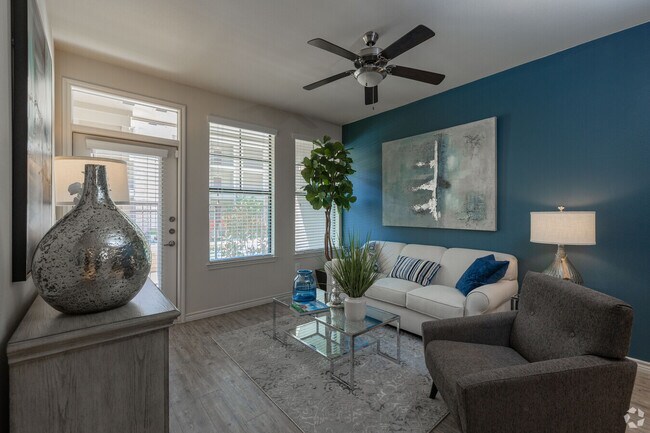Building Photo - Stylish 1 Bed/1 Bath Living in the Vibrant...