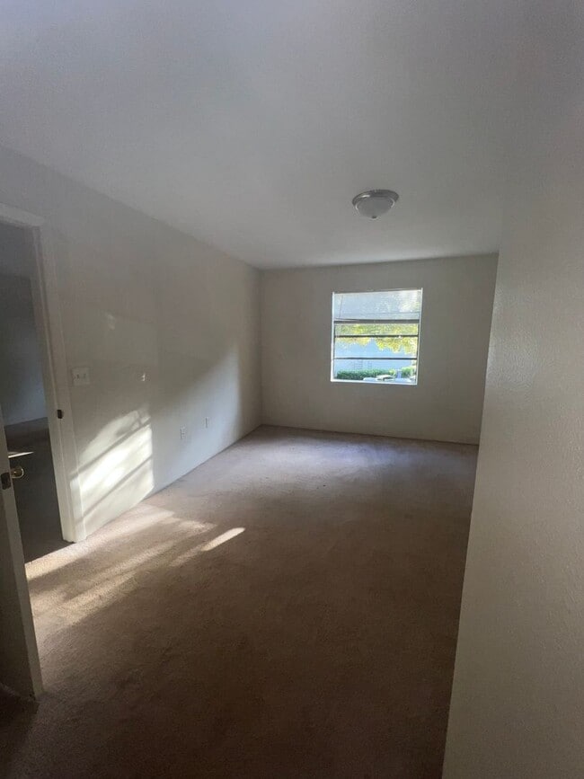 Building Photo - 3016 Parkway Blvd