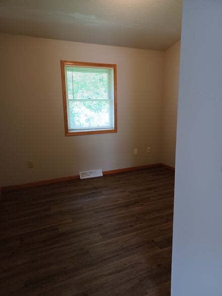 Building Photo - 130 Rhyme St