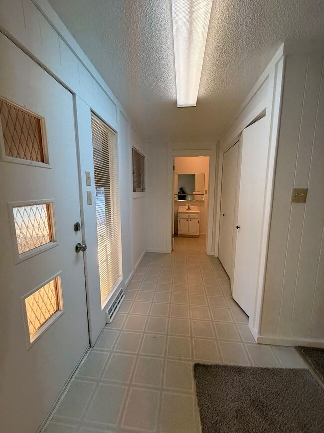 Building Photo - Vintage Home in an unbelievable location