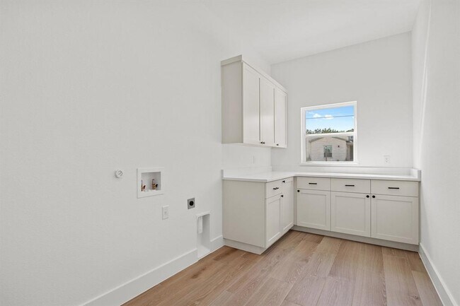 Building Photo - 21679 High Dr