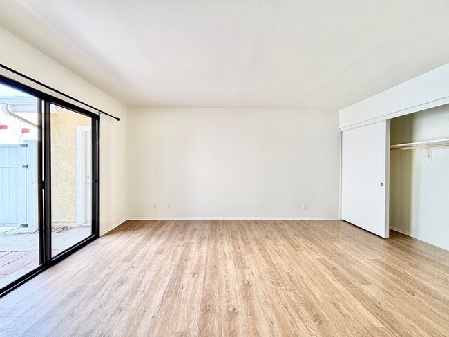 Building Photo - Oxnard | Welcome to the Pearl of Oxnard Du...