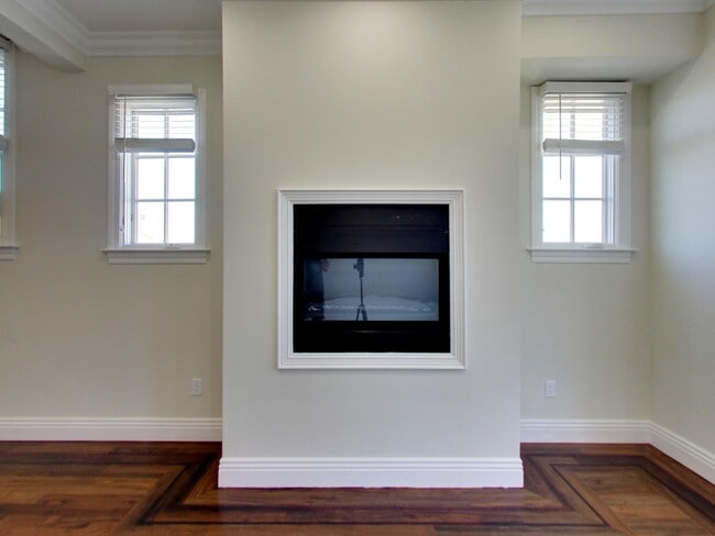 Building Photo - 1121 Green St