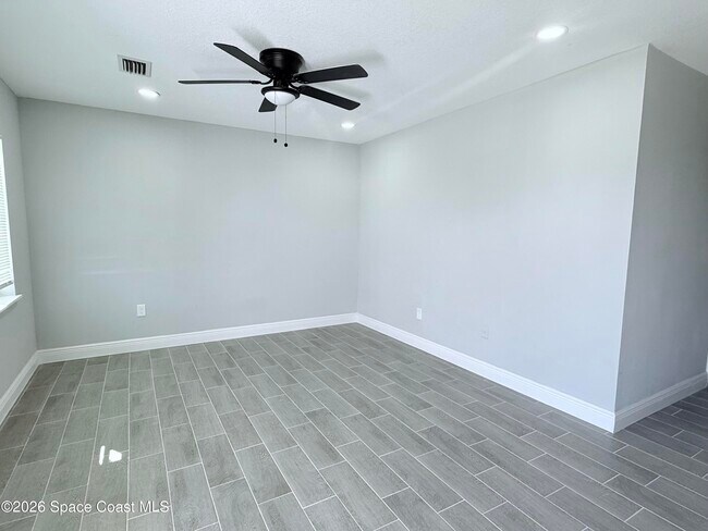 Building Photo - 2556 Sarno Rd