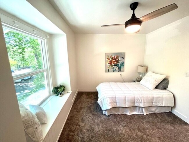 Building Photo - **Reserve for Summer 2026** Great Chestnut Street Property