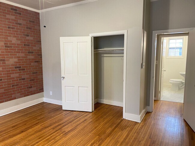 Building Photo - 107 S Broad St