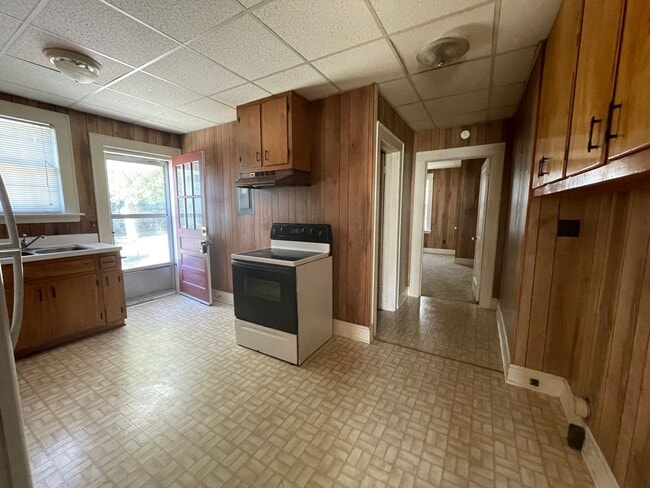 Building Photo - 404 W Edgerton St