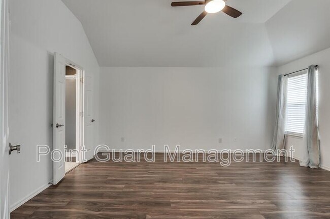 Building Photo - 10517 Queensbury Dr