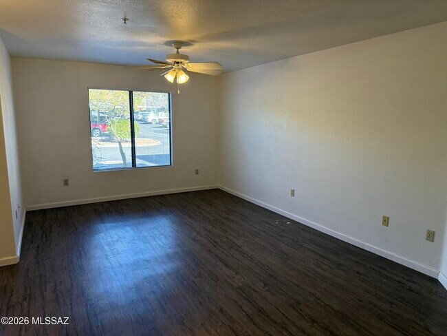 Building Photo - 5751 N Kolb Rd