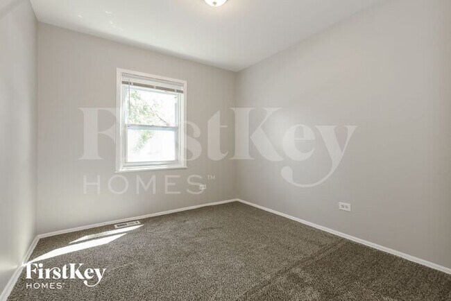 Building Photo - 124 S Chestnut Ln