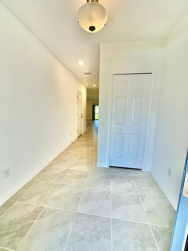 Building Photo - 5425 Tripoli Dr