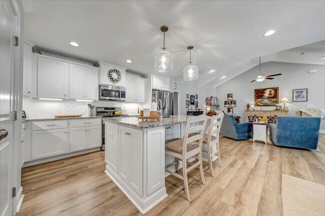 Building Photo - Beautiful 4BR/2.5BA  Full Brick Home in Co...