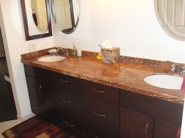 Building Photo - LA JOLLA - 2 Br + Den, Private End Unit To...