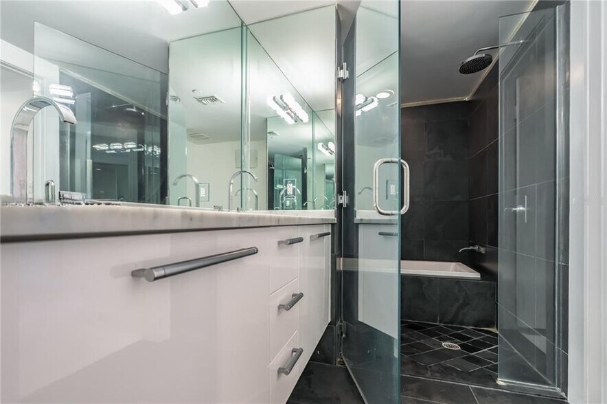 Building Photo - 900 Biscayne Blvd