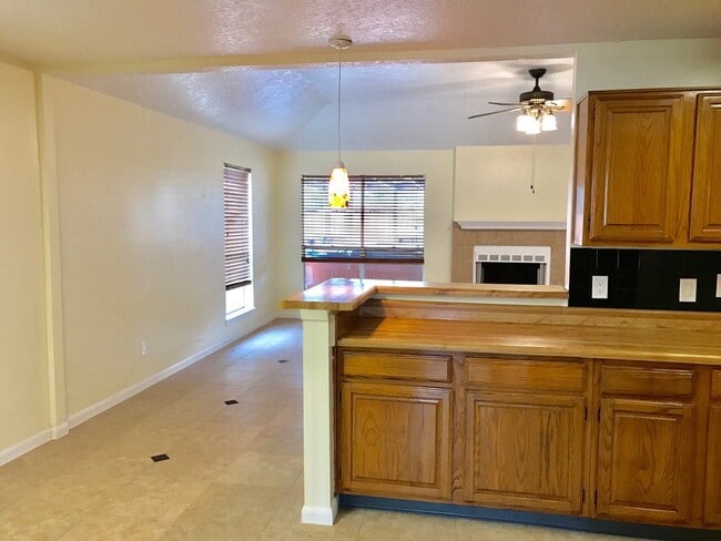 Building Photo - 2118 Endicott Ln