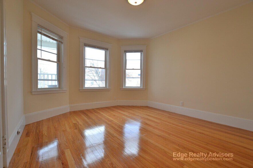 Building Photo - 20 Claymoss Rd