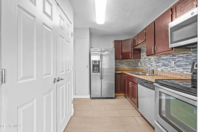 Building Photo - 3225 Fort Blvd