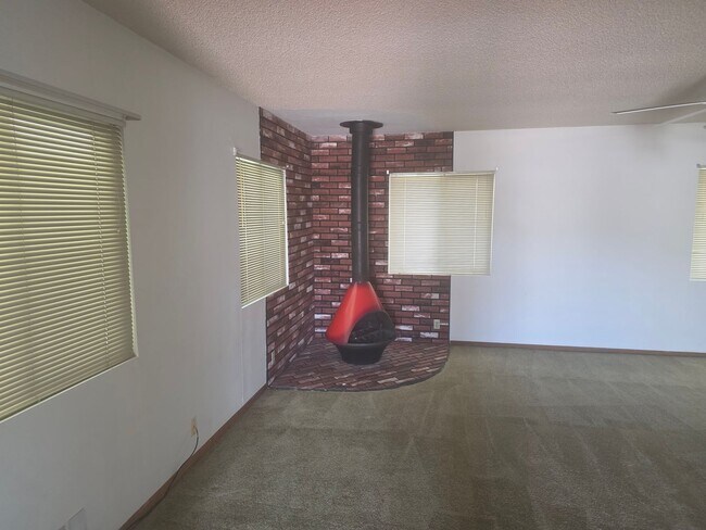 Building Photo - 5673 Barclay Ave