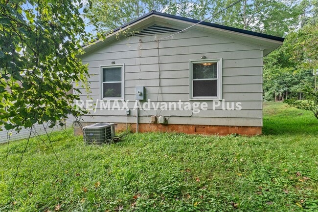 Building Photo - 2-Bedroom Home Walking Distance to Longwood University
