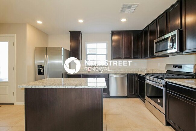 Building Photo - 4 Bedroom Pet-Friendly Home in Phoenix, AZ...