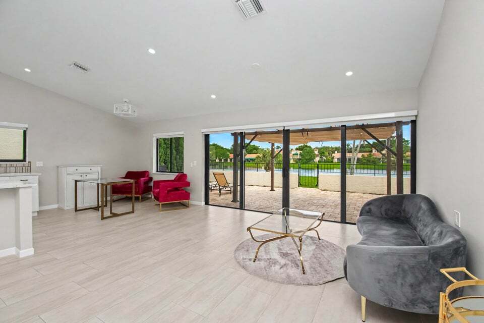 Building Photo - 21460 Laguna Dr