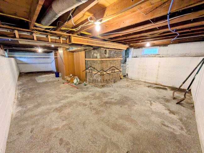 Building Photo - 523 N Alton Ave