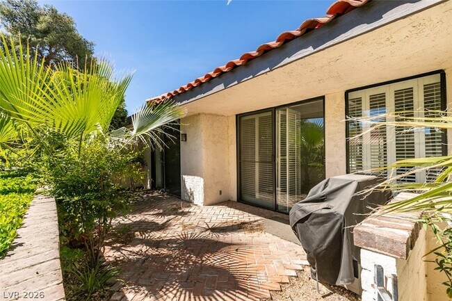 Building Photo - 3452 Pino Cir