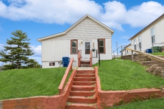 Building Photo - 223 16th Pl