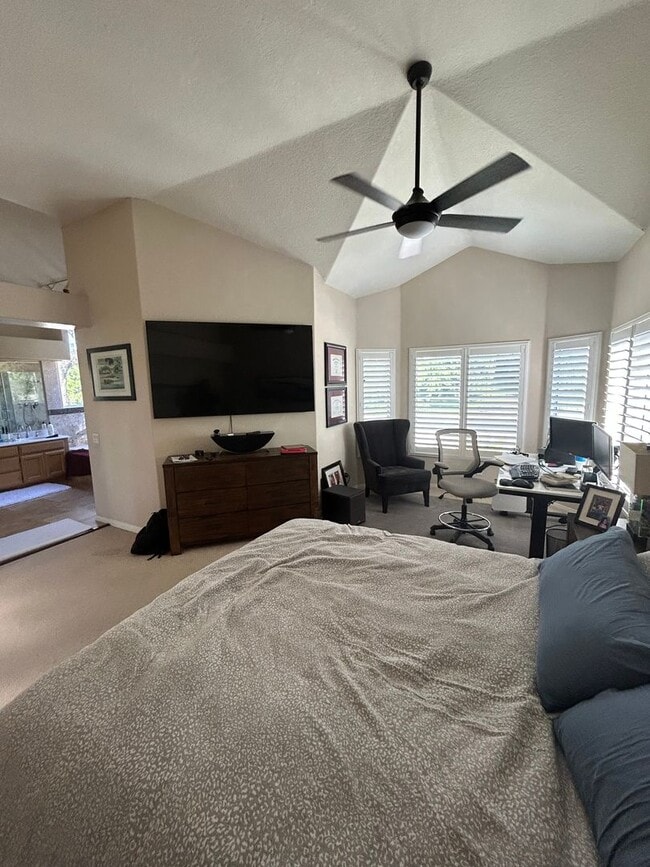 Building Photo - 1046 S Mountcrest Ct
