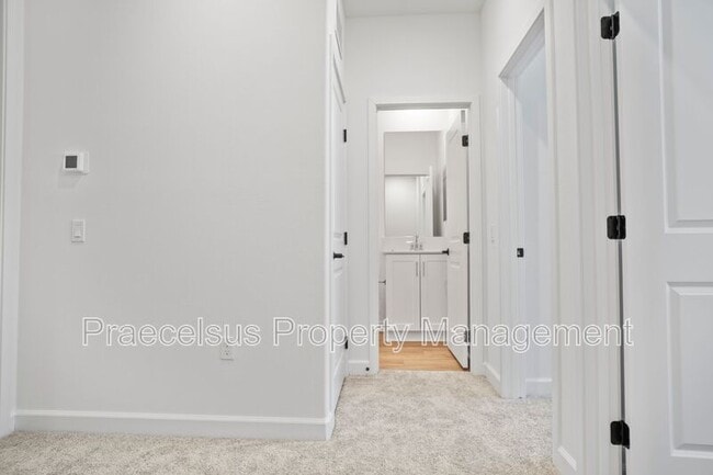 Building Photo - 824 Makani St