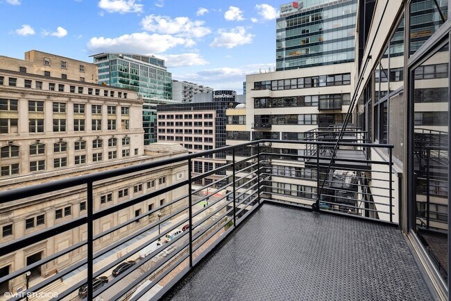 Building Photo - 130 S Canal St