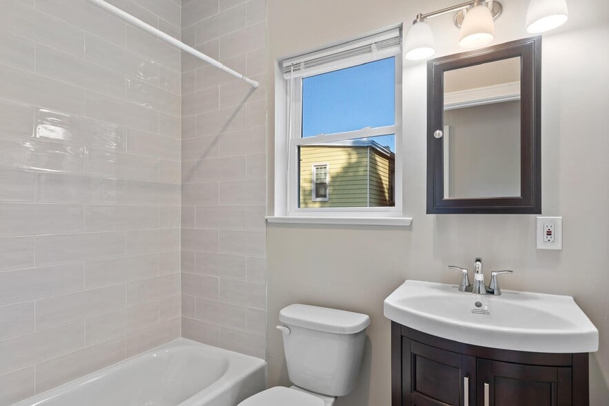 Bathroom - 68 W 52nd St
