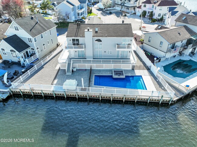 Building Photo - 3330 Windsor Ave